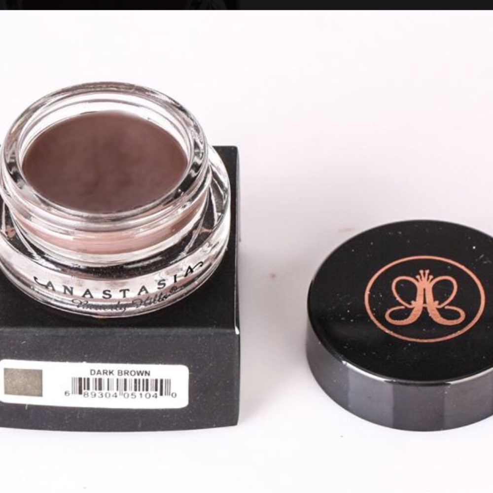 Dark brown Anastasia dipbrow